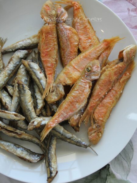 fritura andaluza, boquerones y salmonetes