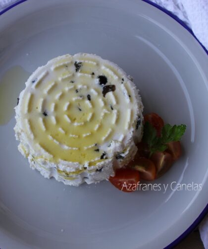 queso fresco con aceitunas negras