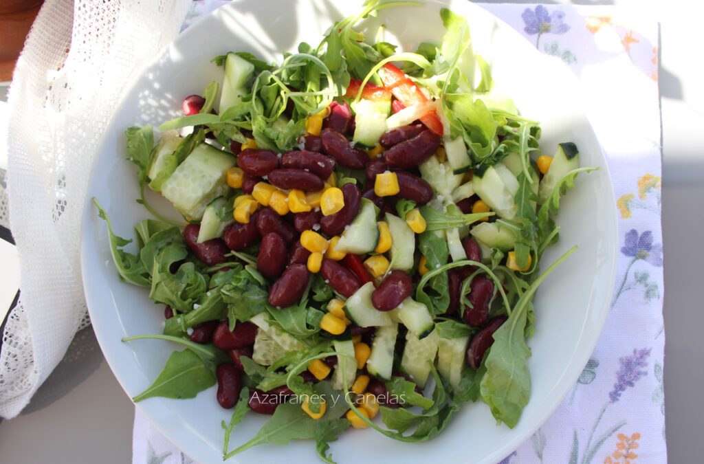 ensalada de judías rojas con rucula