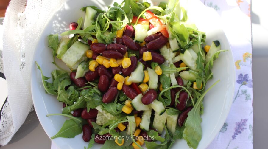 ensalada de judías rojas con rucula