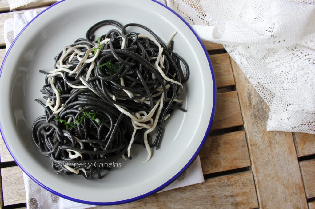 espaguetis negros con gulas